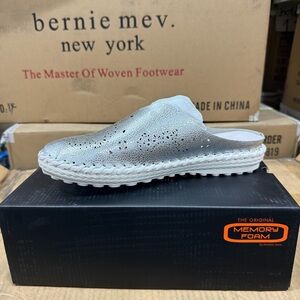 Bernie Mev TW168 Silver Clogs Flats US 9 EU 40
